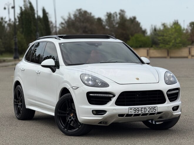 Porsche Cayenne Turbo S-8