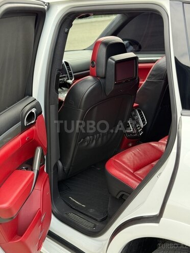 Porsche Cayenne Turbo S-9