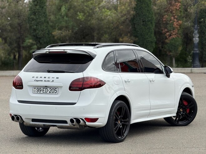 Porsche Cayenne Turbo S-7