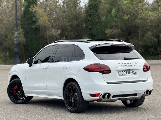 Porsche Cayenne Turbo S-10