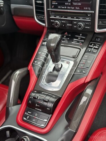 Porsche Cayenne Turbo S-18
