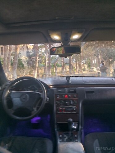 Mercedes E 250 1996, 300,000 km - 2.5 l - Sumqayıt