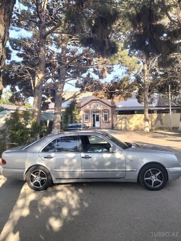 Mercedes E 250 1996, 300,000 km - 2.5 l - Sumqayıt
