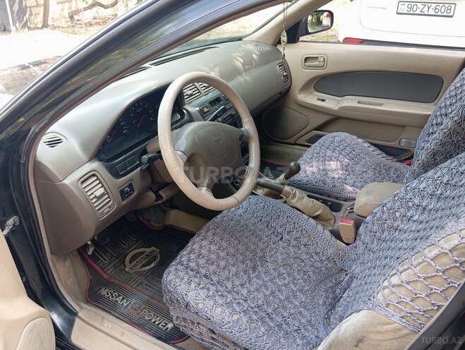 Nissan Maxima-5