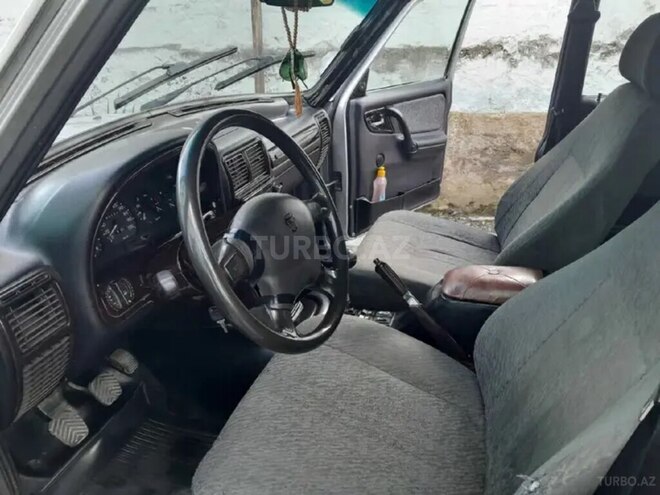 GAZ 3110 2003, 200 km - 2.0 л - Quba