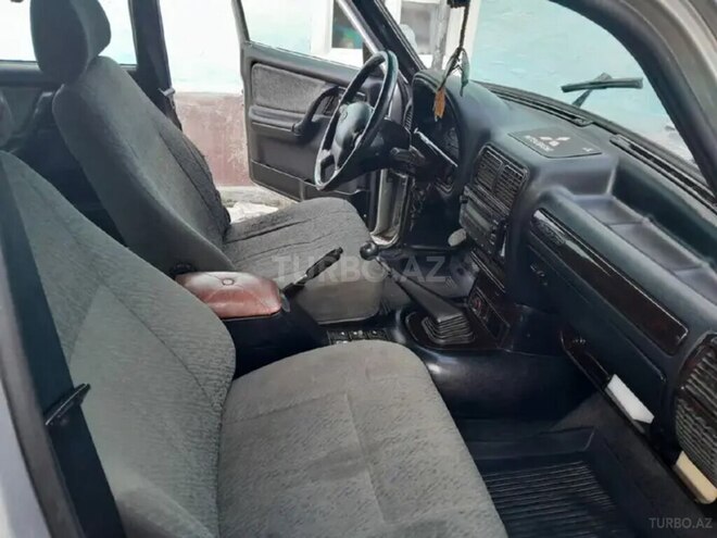 GAZ 3110 2003, 200 km - 2.0 л - Quba