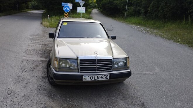 Mercedes E 220 1993, 220,000 km - 2.2 l - Quba