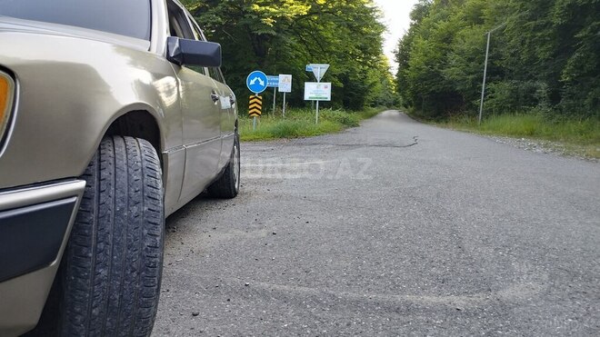 Mercedes E 220 1993, 220,000 km - 2.2 l - Quba