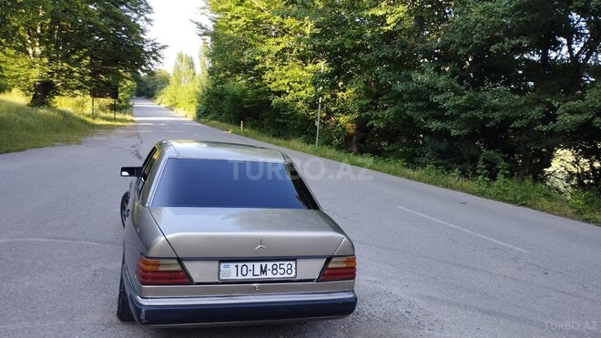 Mercedes E 220 1993, 220,000 km - 2.2 l - Quba