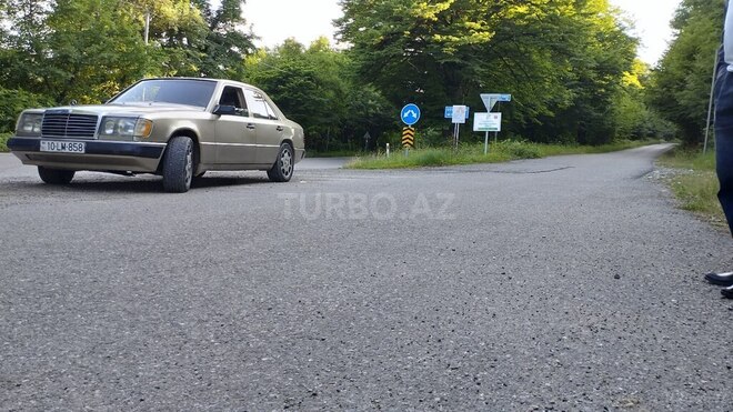 Mercedes E 220 1993, 220,000 km - 2.2 l - Quba