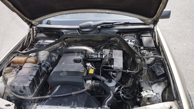 Mercedes E 220 1993, 220,000 km - 2.2 l - Quba