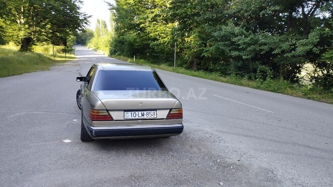 Mercedes E 220 1993, 220,000 km - 2.2 l - Quba