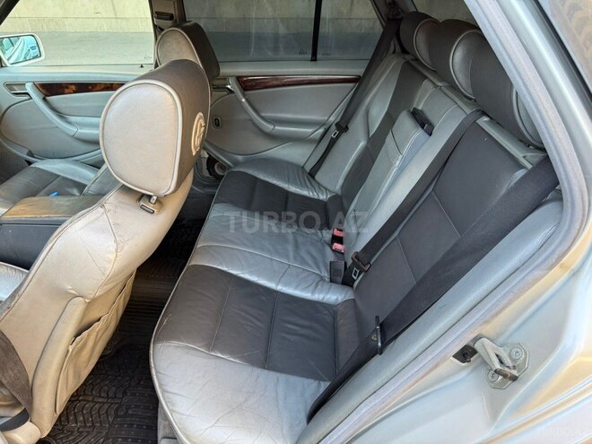 Mercedes C 220 d-3