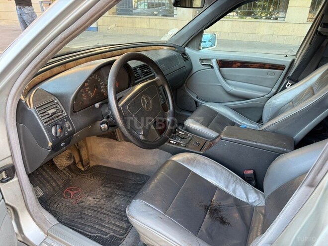 Mercedes C 220 d-4