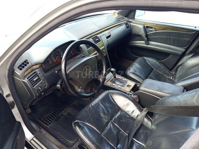 Mercedes E 280 1997, 228,000 km - 2.8 l - Bakı