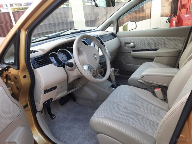 Nissan Tiida-5