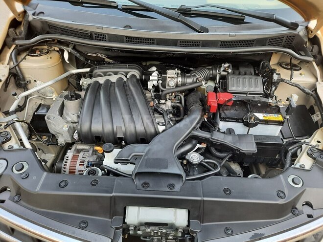 Nissan Tiida-10