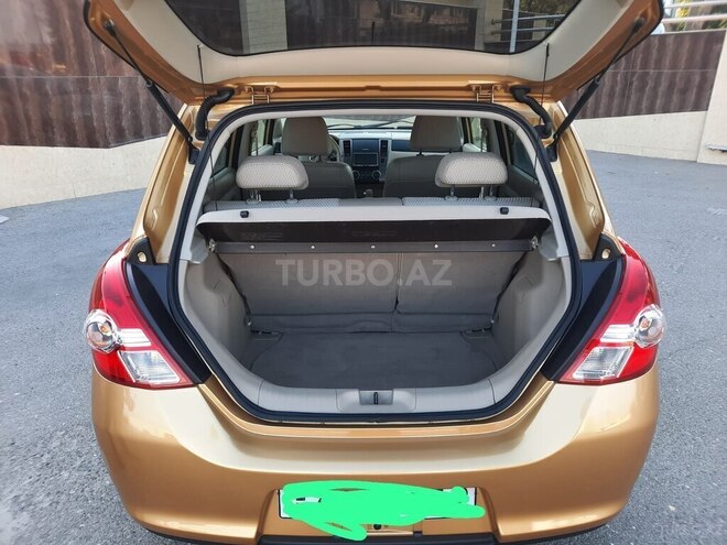 Nissan Tiida-15