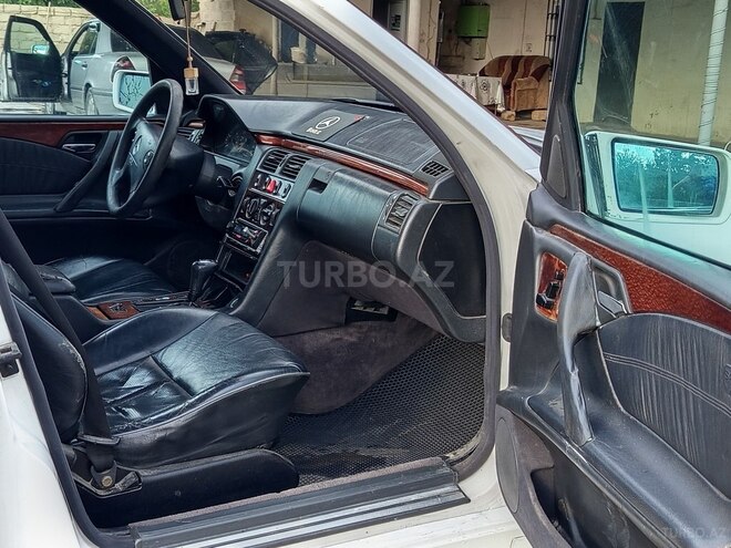 Mercedes E 220 d 1997, 265,000 km - 2.2 l - Bakı