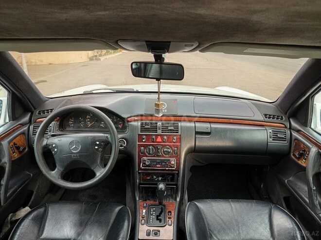Mercedes E 220 d 1997, 265,000 km - 2.2 l - Bakı