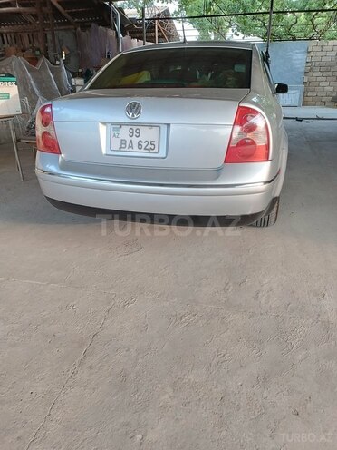Volkswagen Passat 2003, 209,000 km - 1.8 l - Şirvan