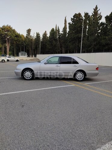 Mercedes E 270 2001, 445,000 km - 2.7 л - Sumqayıt