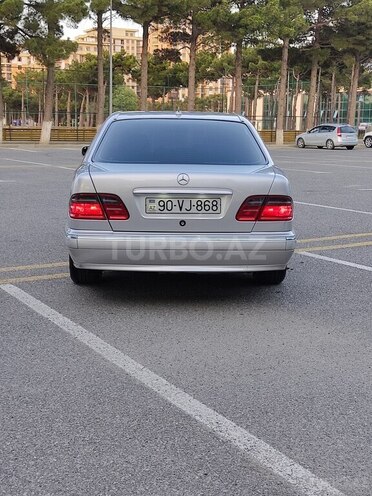 Mercedes E 270 2001, 445,000 km - 2.7 л - Sumqayıt