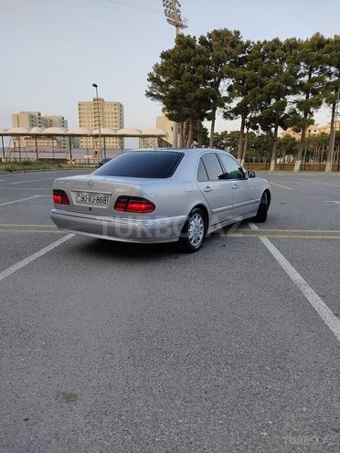 Mercedes E 270 2001, 445,000 km - 2.7 л - Sumqayıt
