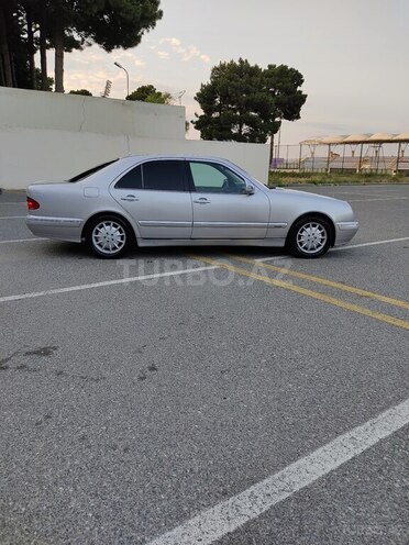 Mercedes E 270 2001, 445,000 km - 2.7 л - Sumqayıt