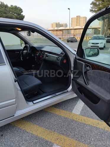 Mercedes E 270 2001, 445,000 km - 2.7 л - Sumqayıt