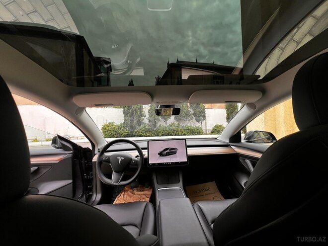 Tesla Model 3-13