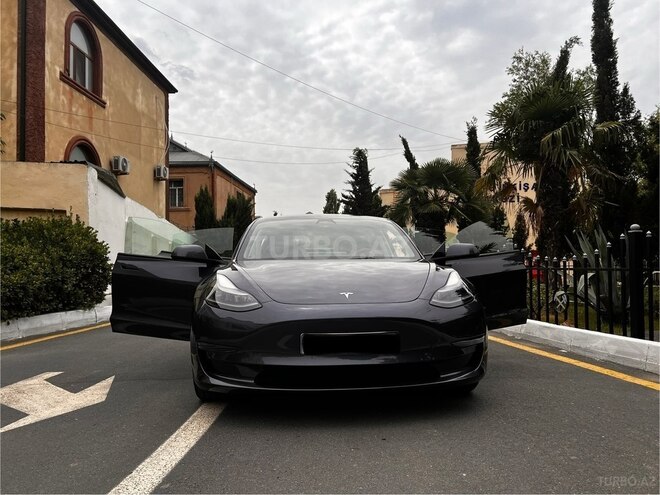 Tesla Model 3-9