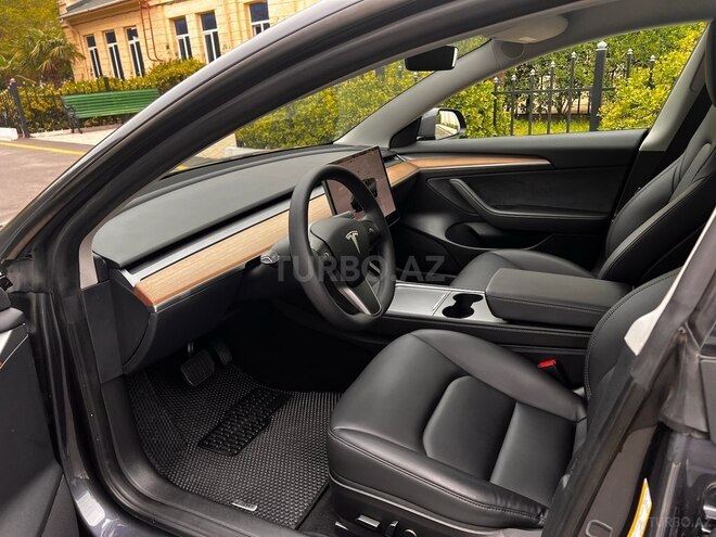 Tesla Model 3-14