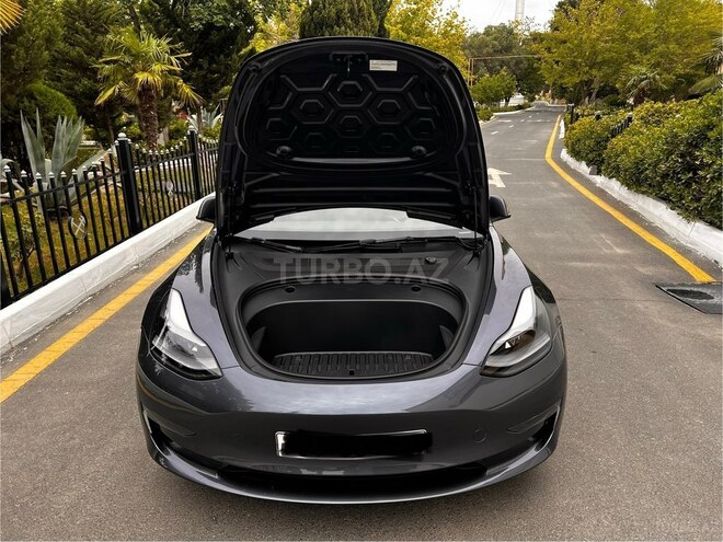 Tesla Model 3-11