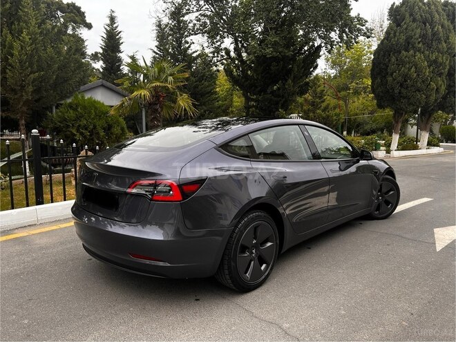 Tesla Model 3-5