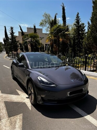 Tesla Model 3-3