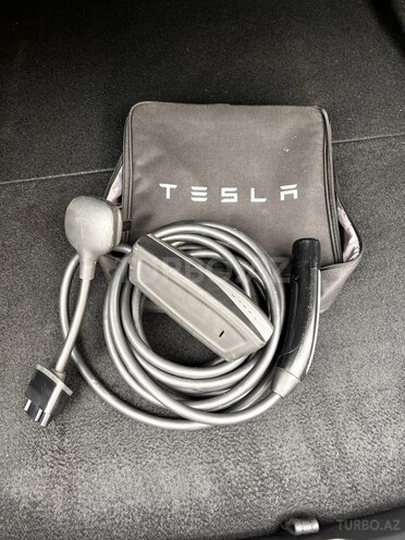 Tesla Model 3-19