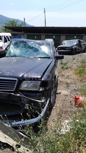 Mercedes C 180 1997, 350,000 km - 1.8 л - 