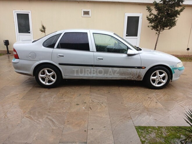 Opel Vectra 1996, 437,000 km - 1.6 l - Salyan