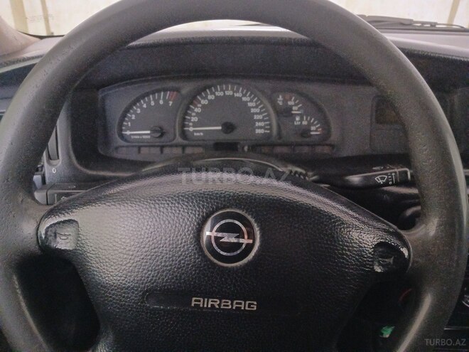 Opel Vectra 1996, 437,000 km - 1.6 l - Salyan