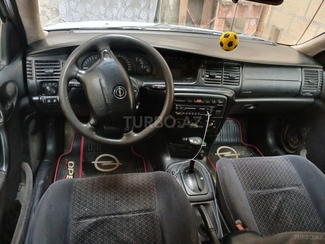 Opel Vectra 1996, 437,000 km - 1.6 l - Salyan
