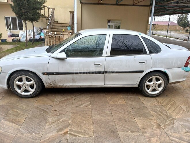Opel Vectra 1996, 437,000 km - 1.6 l - Salyan
