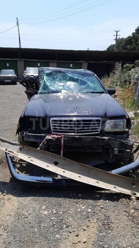 Mercedes C 180 1997, 350,000 km - 1.8 л - 