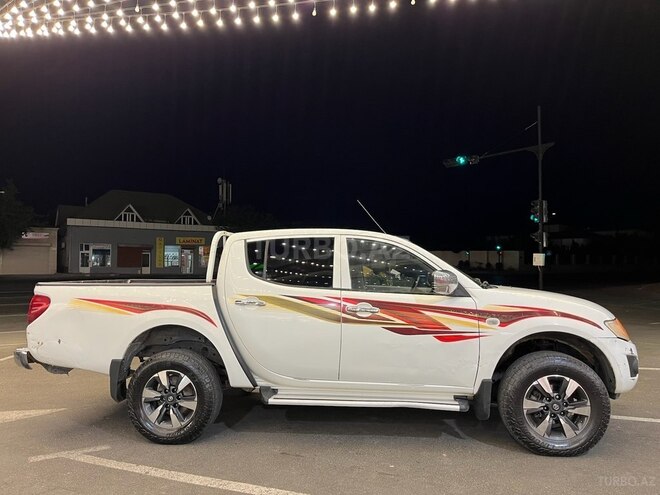 Mitsubishi L200 2014, 506,000 km - 2.5 l - Bakı