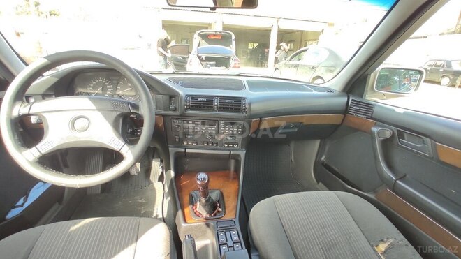 BMW 535 1989, 396,000 km - 3.5 l - Bakı