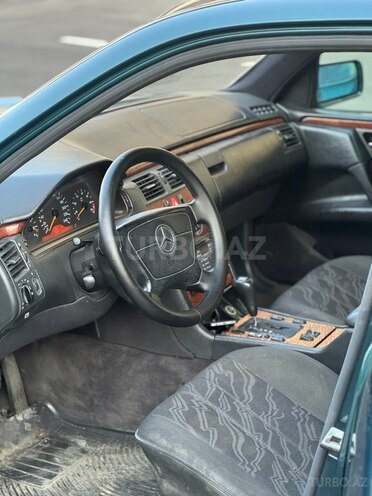 Mercedes E 240 1998, 300,000 km - 2.4 l - Bakı