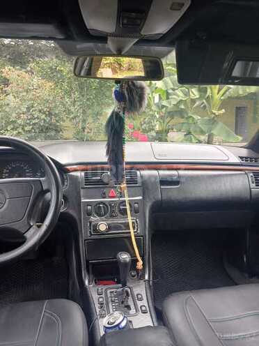 Mercedes E 240 1998, 565,835 km - 2.4 l - Qəbələ