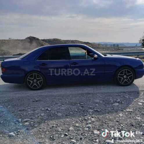 Mercedes E 240 1998, 565,835 km - 2.4 l - Qəbələ