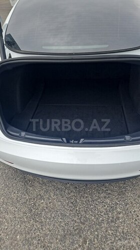 Tesla Model 3-16