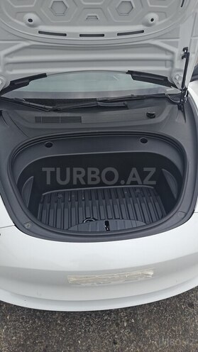 Tesla Model 3-17